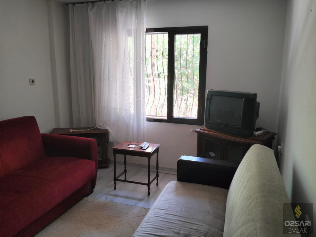 BORNOVA İNÖNÜ MAHALLESİNDE FULL EŞYALI KLİMALI KİRALIK DAİRE