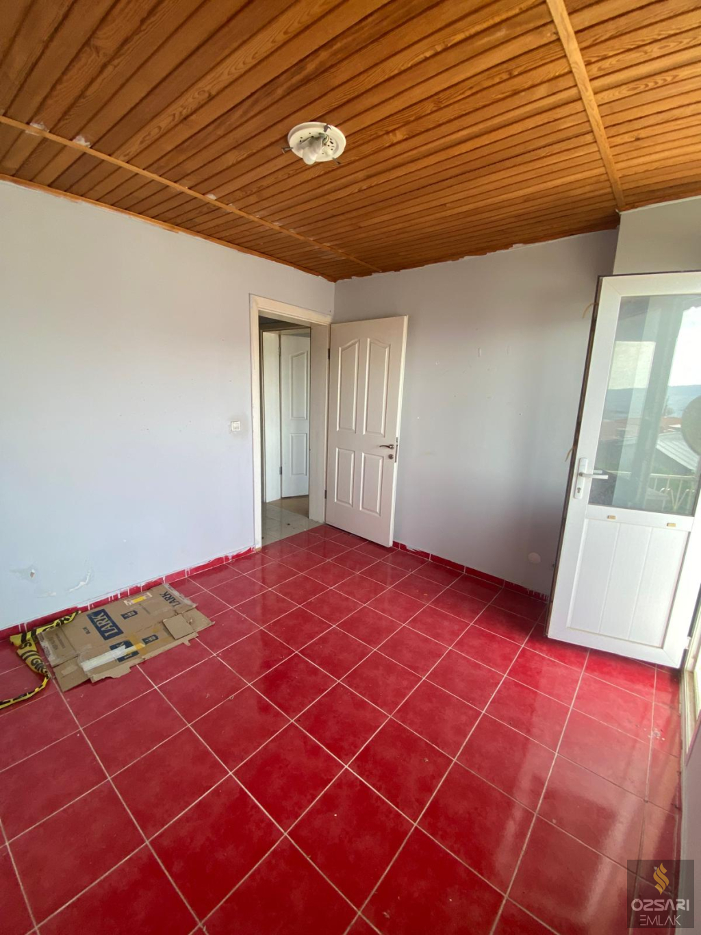 Bornova İnönü Mah. 4katlı 4daireli Komple Satılık Bina