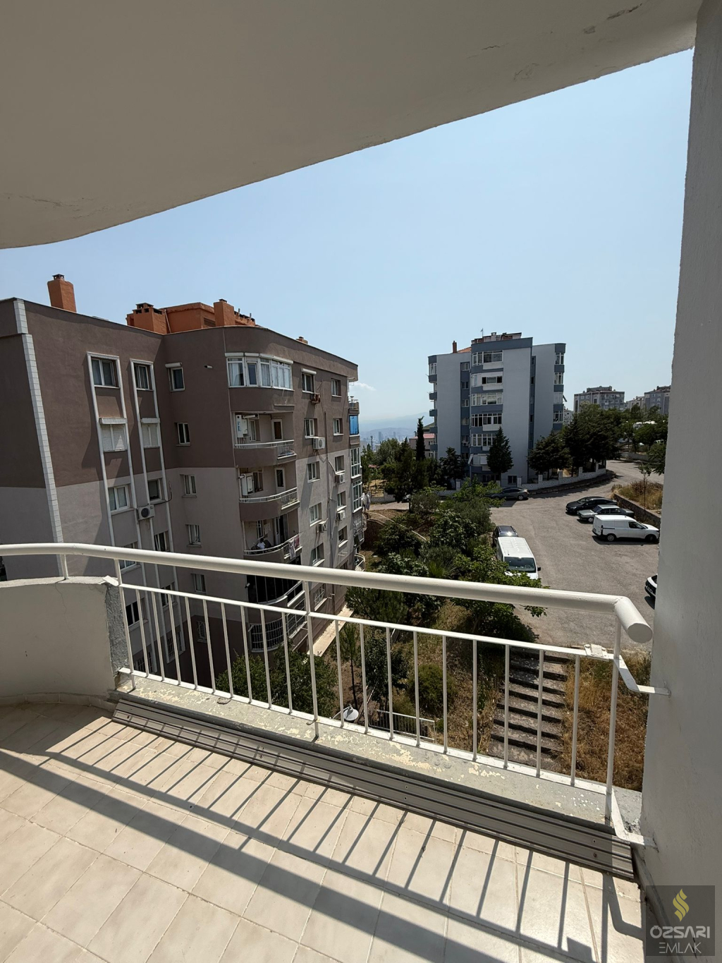 BORNOVA EVKA 4 FULL EŞYALI DOĞALGAZLI KİRALIK DAİRE