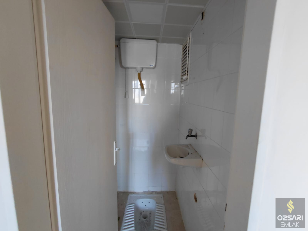 BORNOVA EVKA 4 3+1 GÜNEYCEPHE DOĞALGAZLI TEMİZ KİRALIK DAİRE