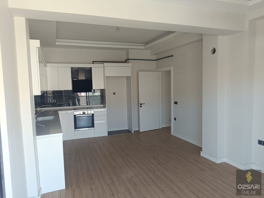 BORNOVA ŞEHİRHASTANESİ KARŞISI ÖZEL TERASLI EBEVEYN BANYOLU GİYİNME ODALI SATILI