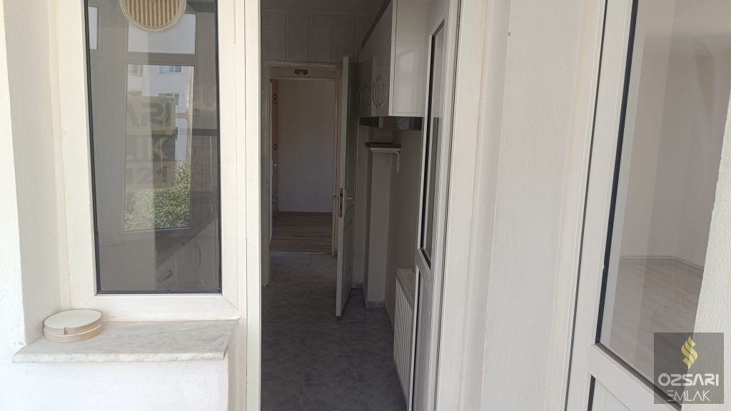 BORNOVA EVKA 4 3+1 DOĞALGAZLI KİRALIK DAİRE