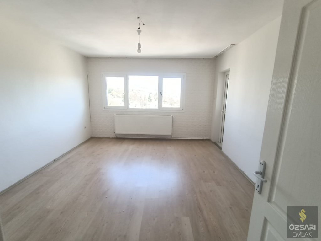 BORNOVA EVKA 4  MİGROS KARŞISI 2+1 DOĞALGAZLI KİRALIK DAİRE