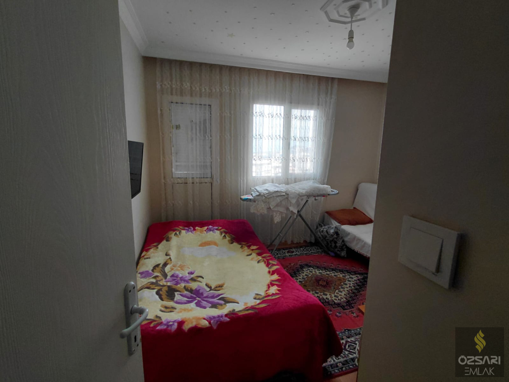 BORNOVA EVKA 4 YAPILI DENİZ MANZARALI 2+1 KAPALI MUTFAK FIRSAT DAİRE