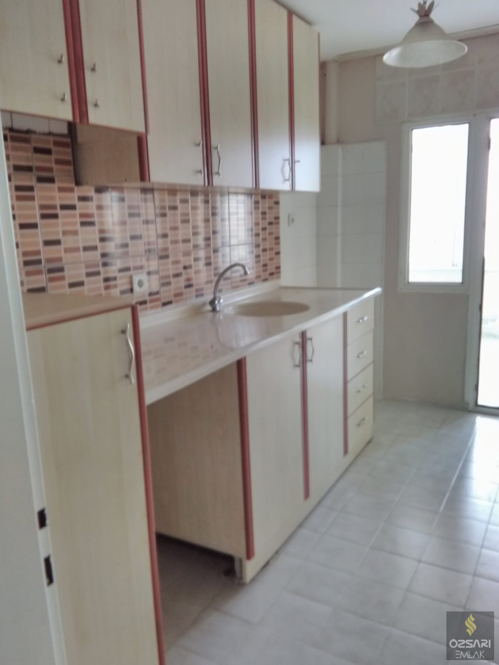 BORNOVA EVKA 4 3+1 DOĞALGAZLI KİRALIK DAİRE