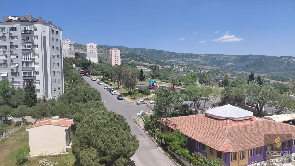 BORNOVA EVKA 4 2+1 DOĞALGAZLI FERAH KİRALIK DAİRE