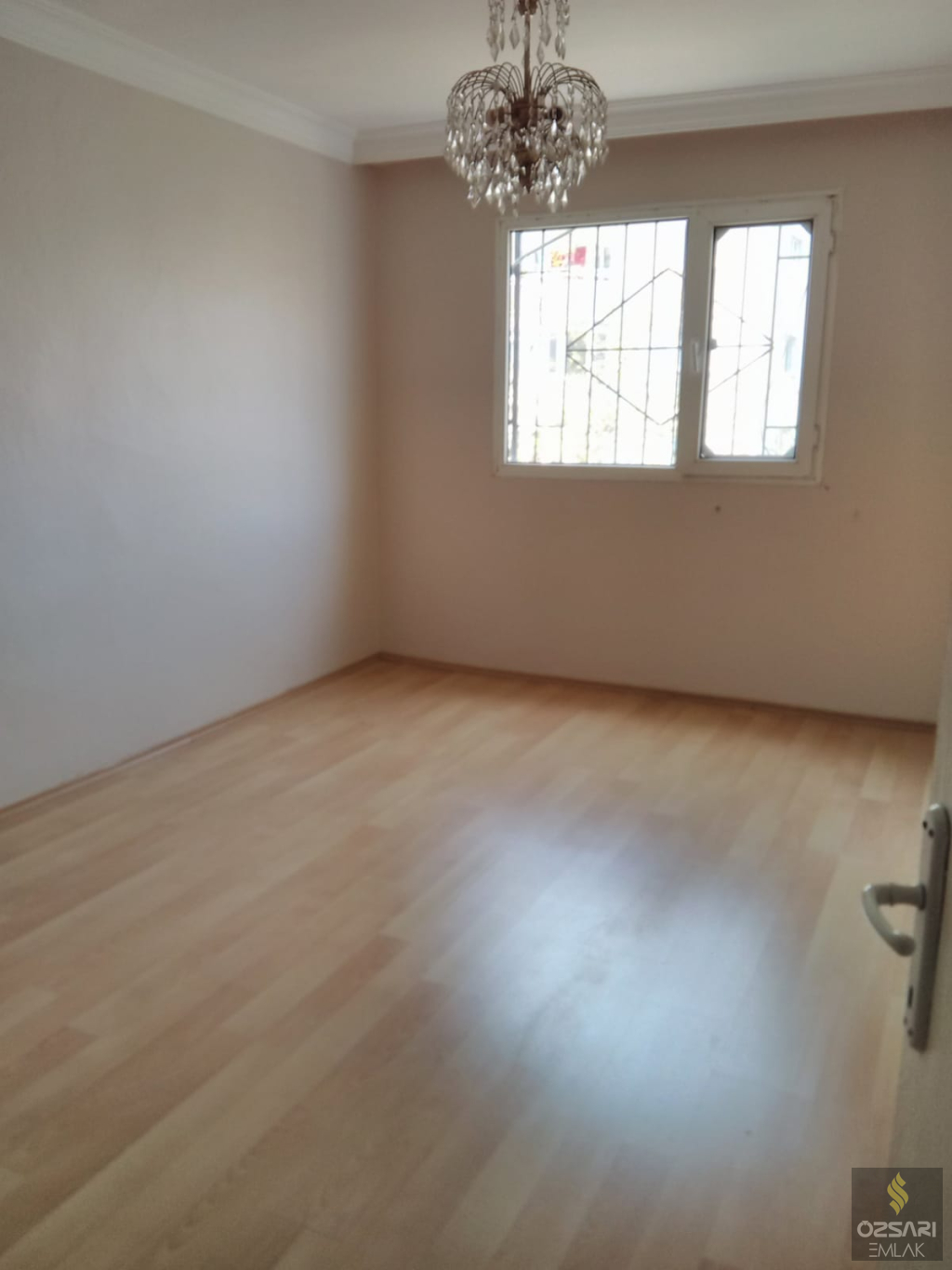 BORNOVA EVKA 4 3+1 DOĞALGAZLI KİRALIK DAİRE