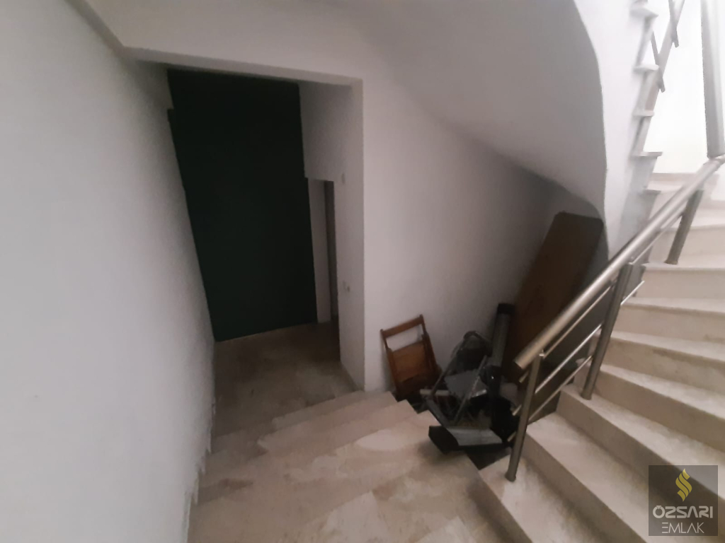Bornova Atatürk mah. Anacadde üzeri yeni kiralık Dükkan