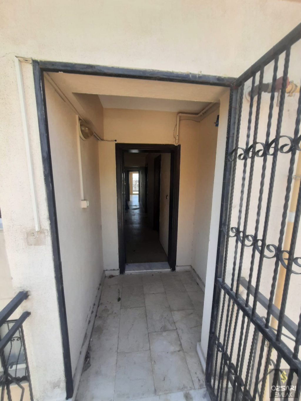 Bornova İnönü mah. 2+1 geniş doğalgazlı kiralık Daire