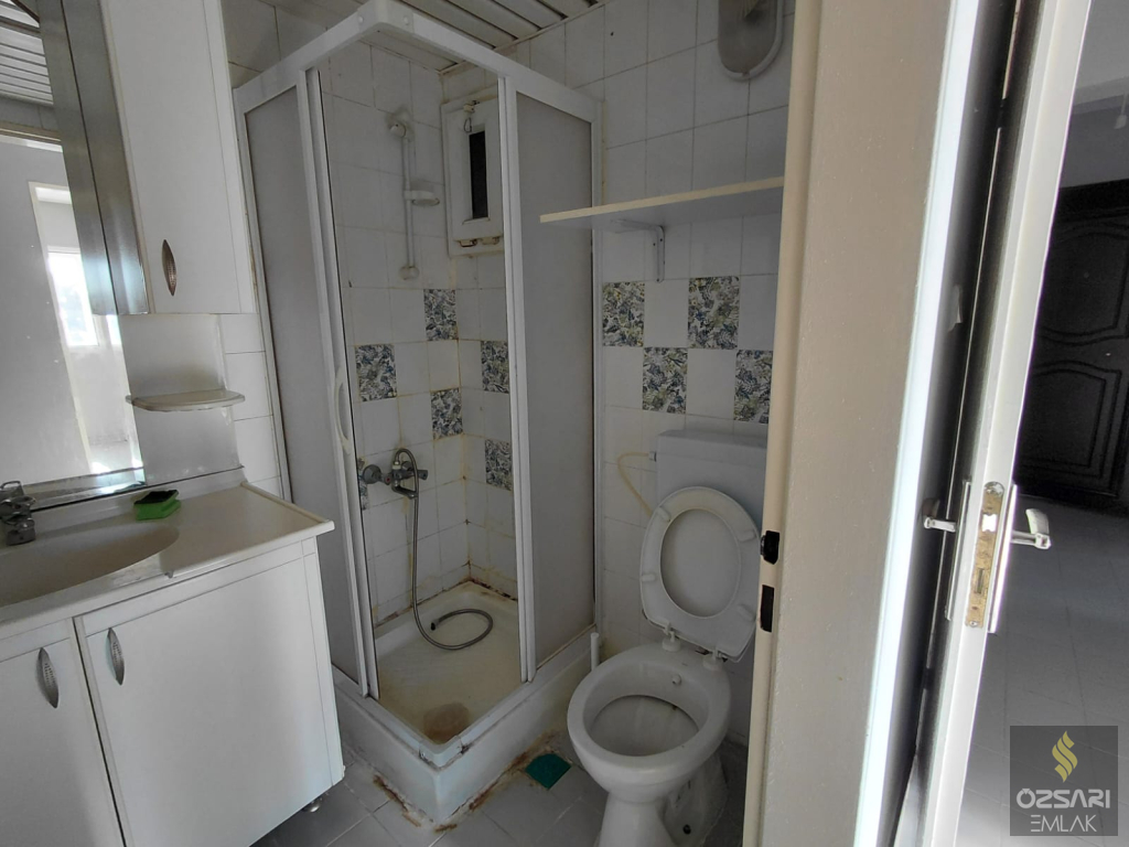 BORNOVA EVKA 4 2+1 GÜNEY CEPHE KİRALIK DAİRE