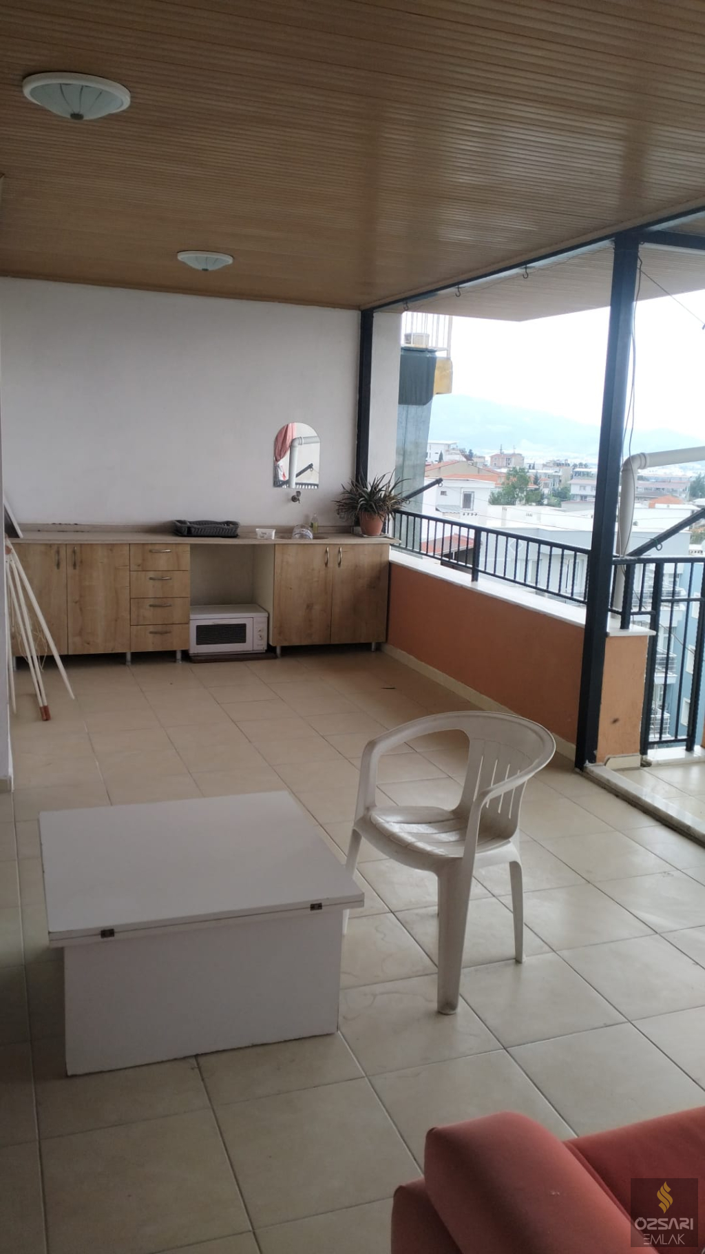 BORNOVA ATATÜRK MAH. 1+1, 100M2, EŞYALI KİRALIK DAİRE