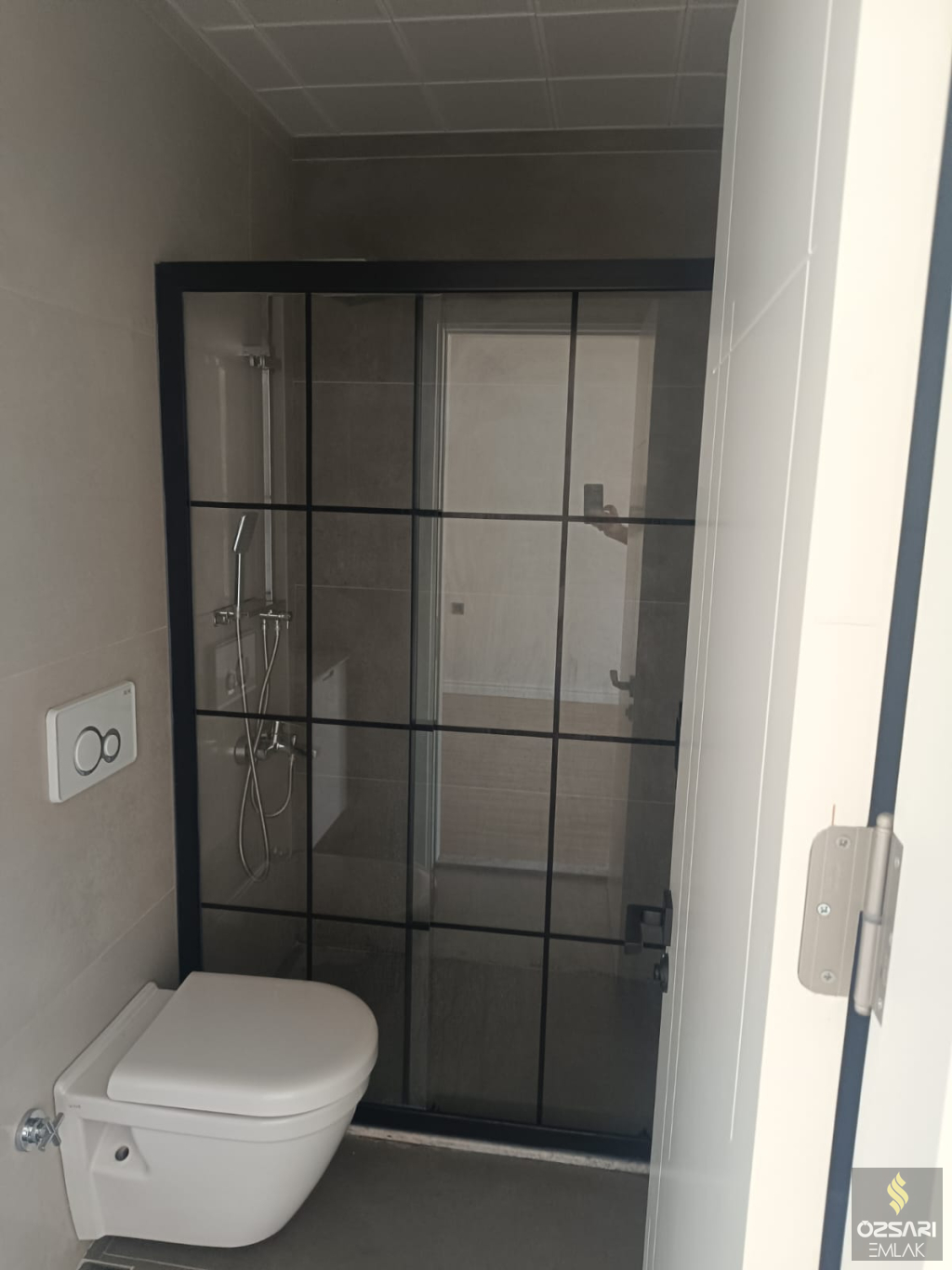 BORNOVA ŞEHİRHASTANESİ KARŞISI ÖZEL TERASLI EBEVEYN BANYOLU GİYİNME ODALI SATILI