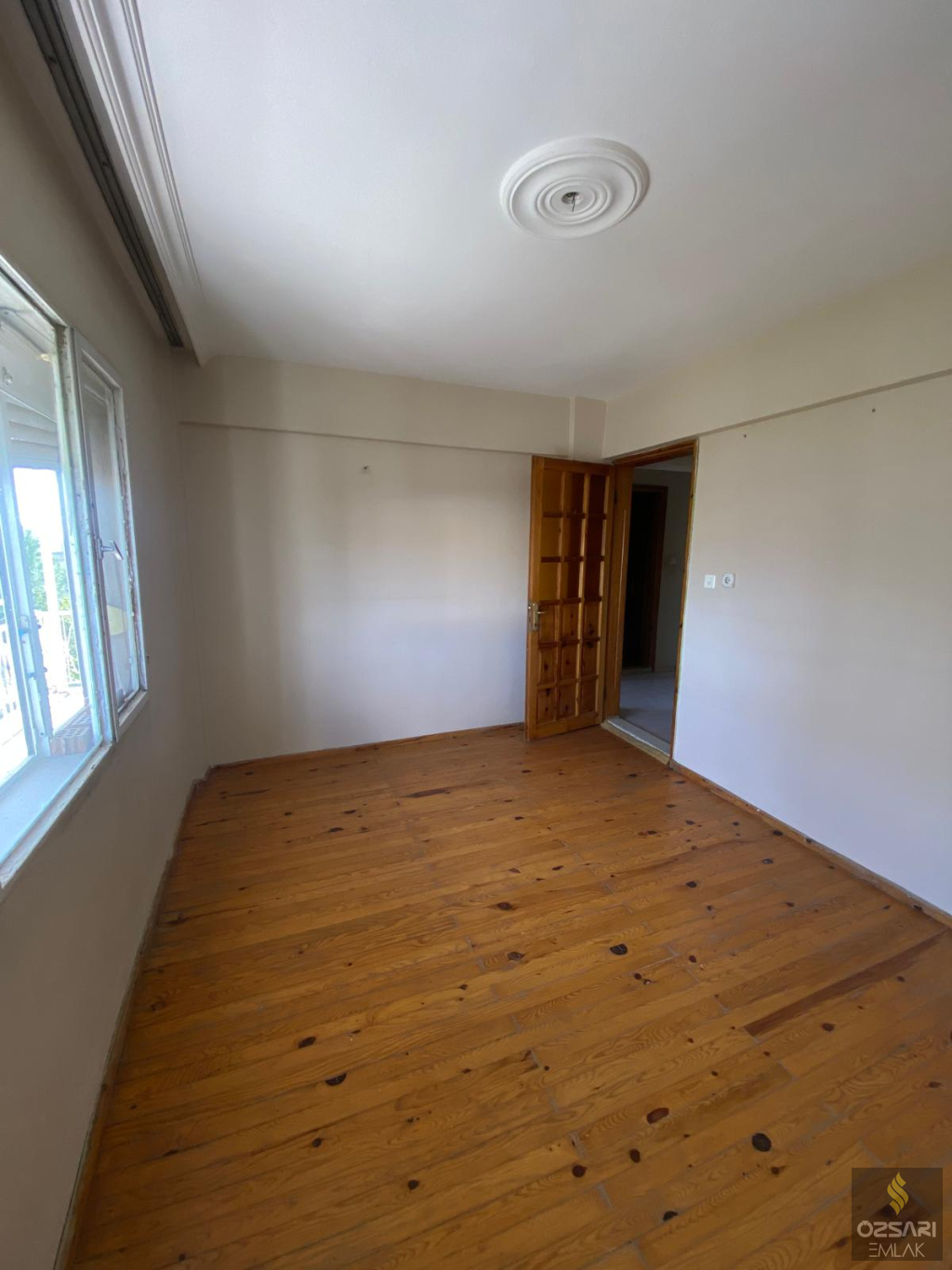 Bornova İnönü Mah. 4katlı 4daireli Komple Satılık Bina