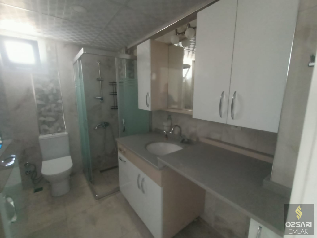 BORNOVA İNÖNU BARBAROS CADDESİNDE EGEYAŞAM EVLERİ SİTESİNDE 3+1FULL YAPILI DAİRE