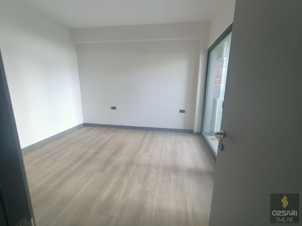 BAYRAKLI\'DA YÜZBAŞI HAKKI CADDESİNE YAKIN 3+1 SIFIR DAİRE