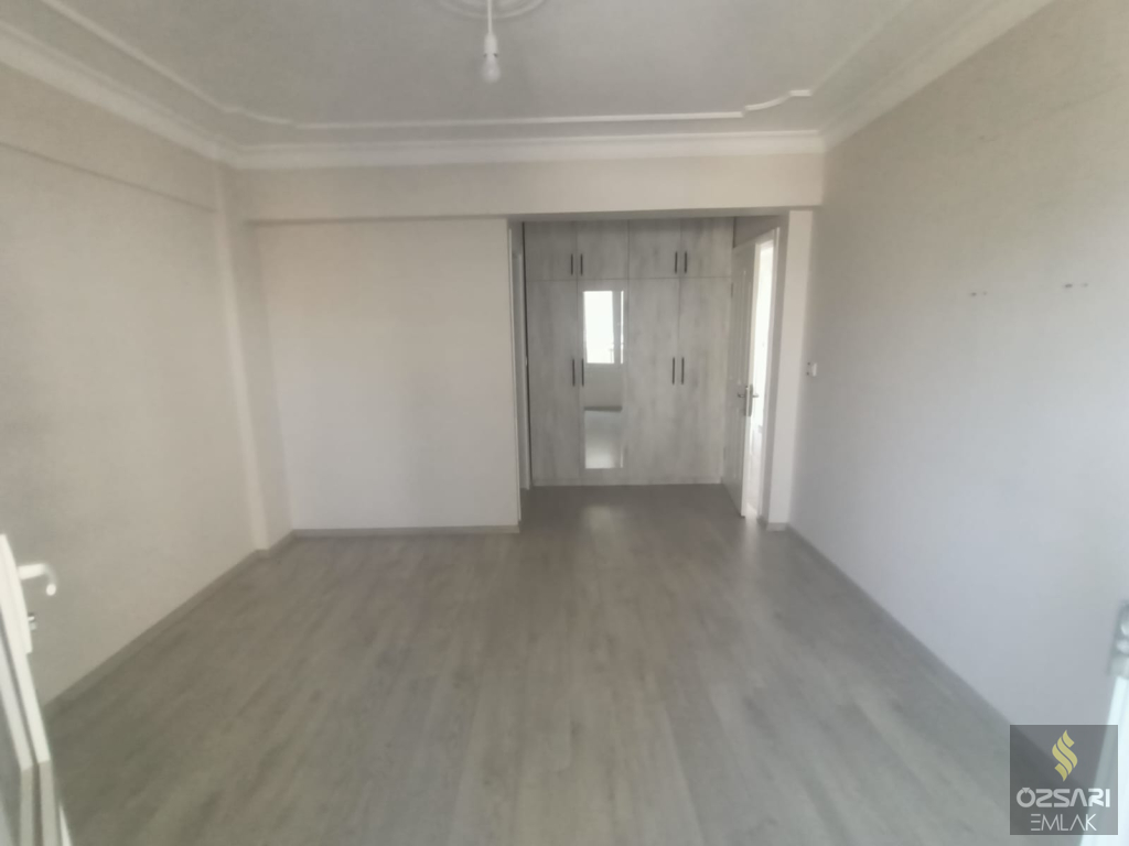 BORNOVA İNÖNU BARBAROS CADDESİNDE EGEYAŞAM EVLERİ SİTESİNDE 3+1FULL YAPILI DAİRE