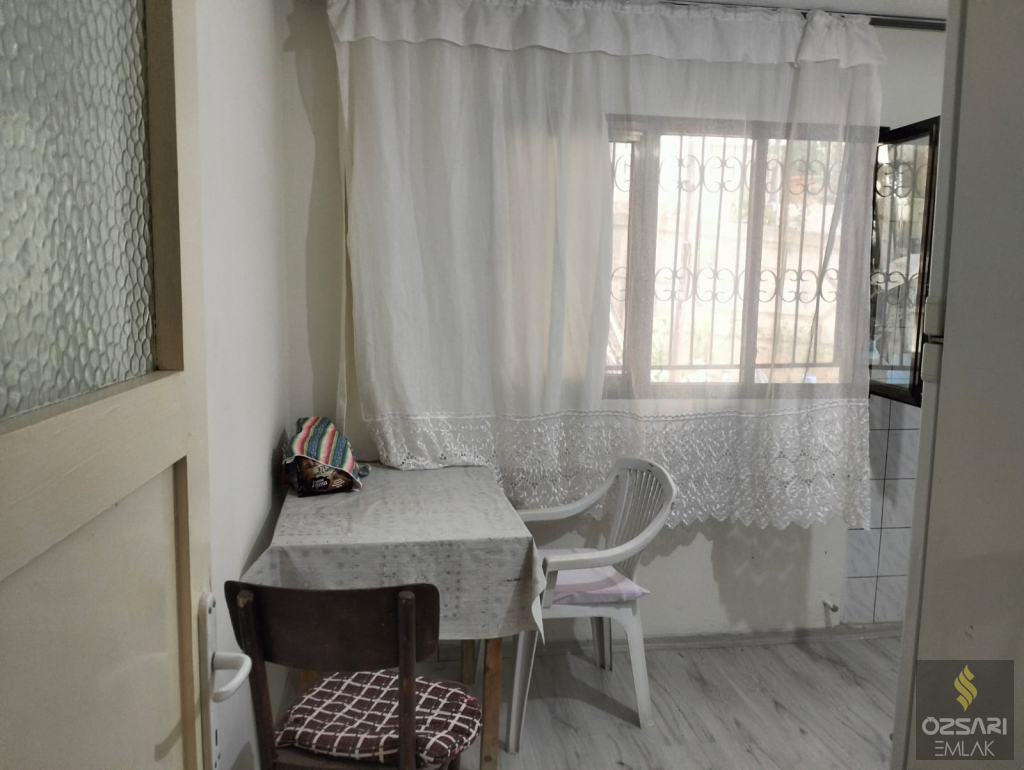 BORNOVA İNÖNÜ MAHALLESİNDE FULL EŞYALI KLİMALI KİRALIK DAİRE