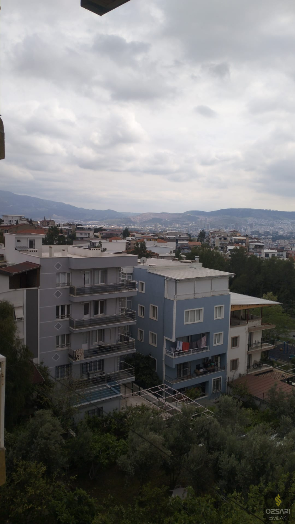 BORNOVA ATATÜRK MAH. 1+1, 100M2, EŞYALI KİRALIK DAİRE