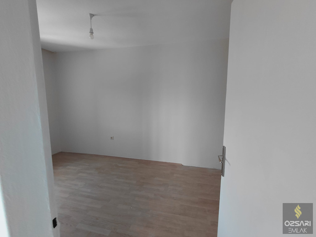 BORNOVA EVKA 4 FULL YAPILI GÜNEY CEPHE DOĞALGAZLI 3+1 KİRALIK DAİRE