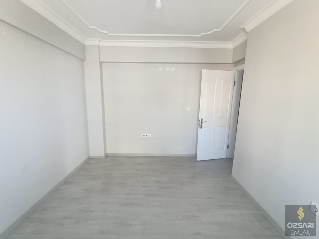 BORNOVA İNÖNU BARBAROS CADDESİNDE EGEYAŞAM EVLERİ SİTESİNDE 3+1FULL YAPILI DAİRE