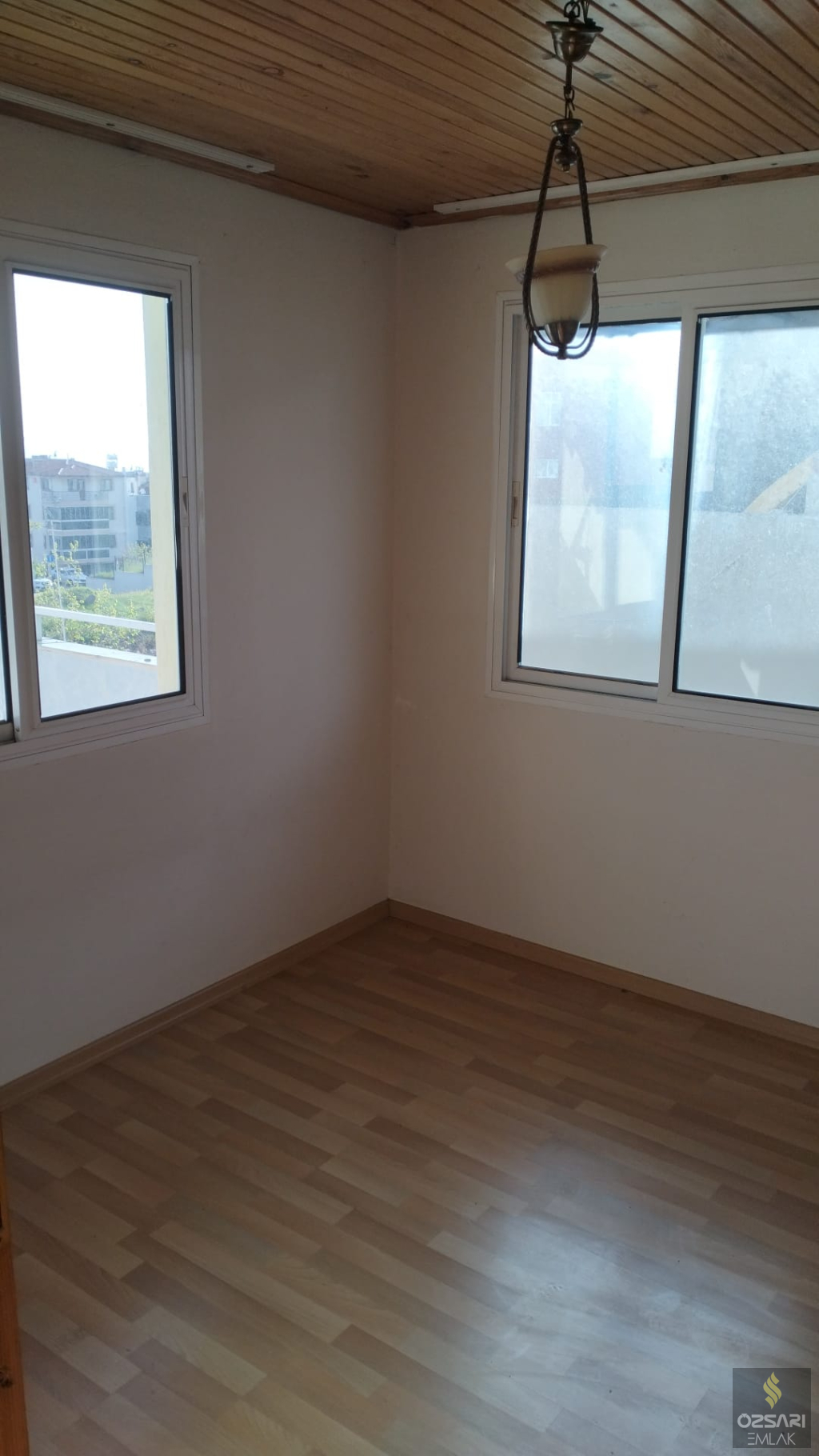 BORNOVA ATATÜRK MAHALLESİNDE KİRALIK TERASLI 1+1 DAİRE