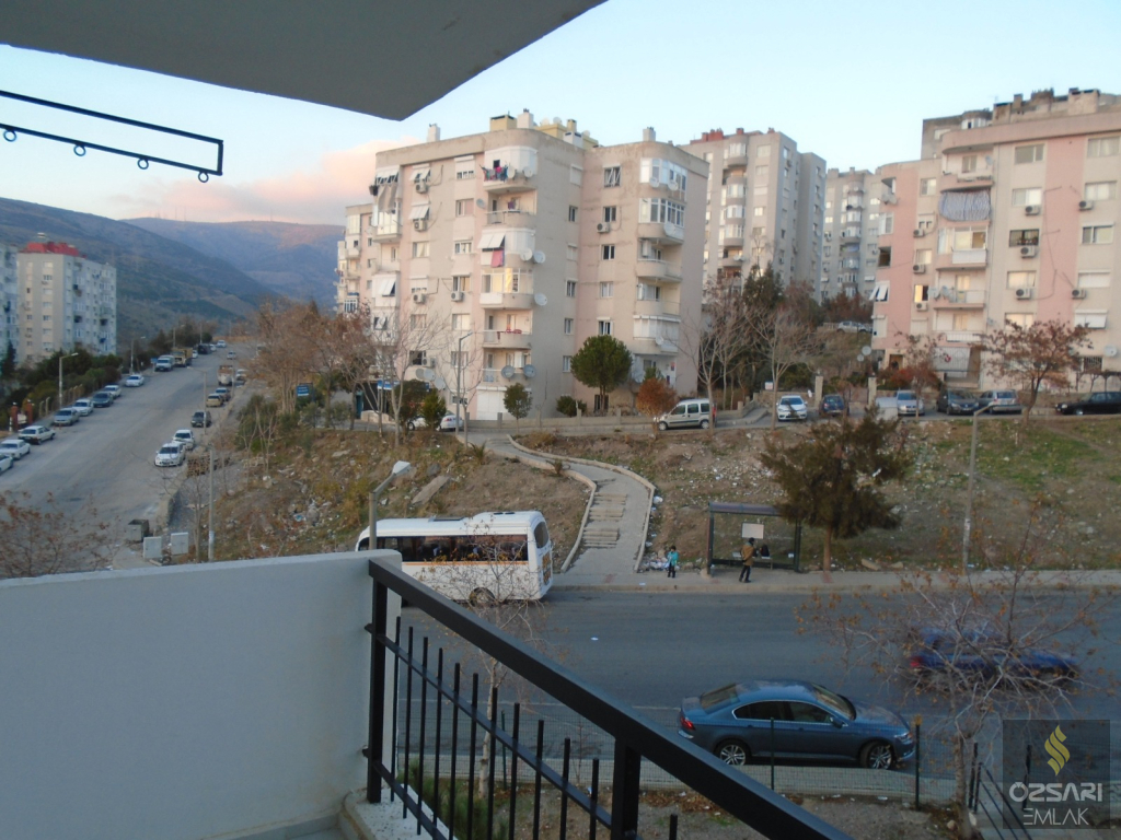 BORNOVA EVKA 4 MAHALLESİNDE FULL EŞYALI DOĞALGAZLI KLİMALI KİRALIK DAİRE