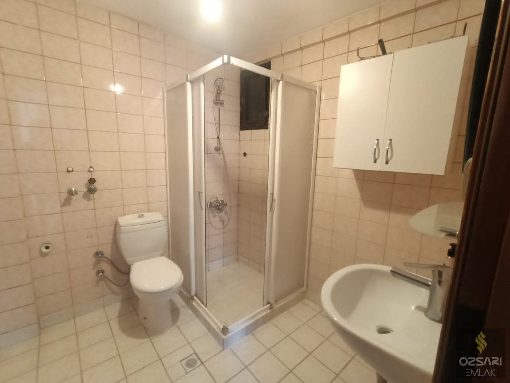 BORNOVA İNÖNÜ MAHALLESİ SEYİT ŞANLI LİSESİNİN ARKASINDA KİRALIK DOĞALGAZLI DAİRE