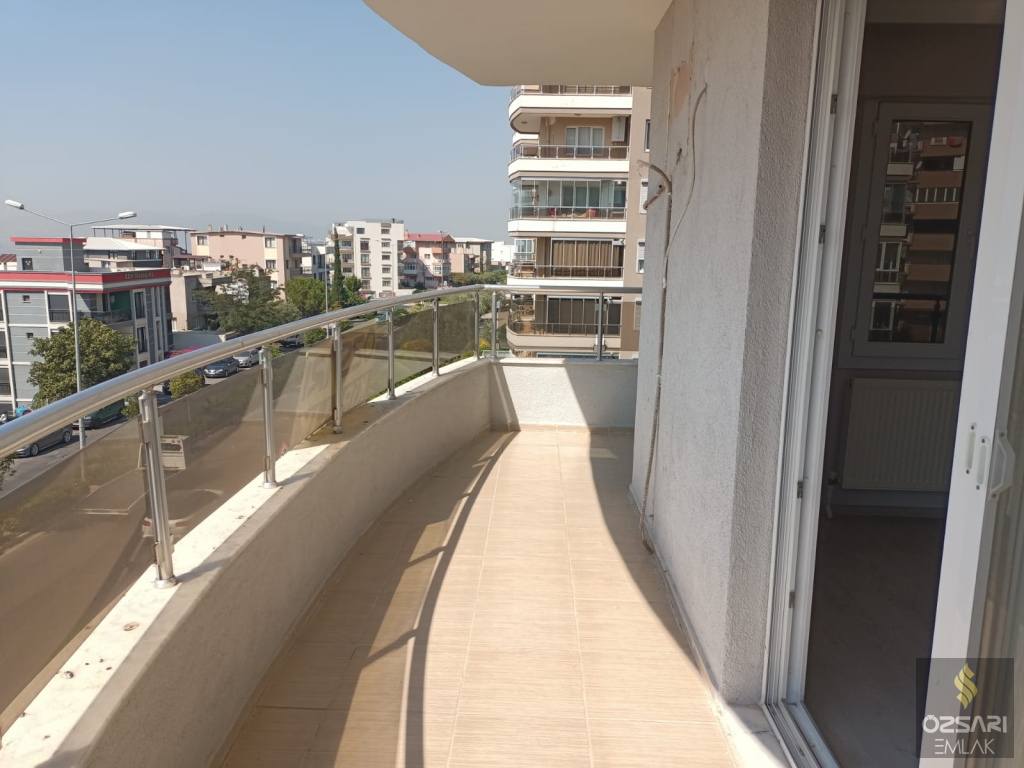 BORNOVA İNÖNU BARBAROS CADDESİNDE EGEYAŞAM EVLERİ SİTESİNDE 3+1FULL YAPILI DAİRE