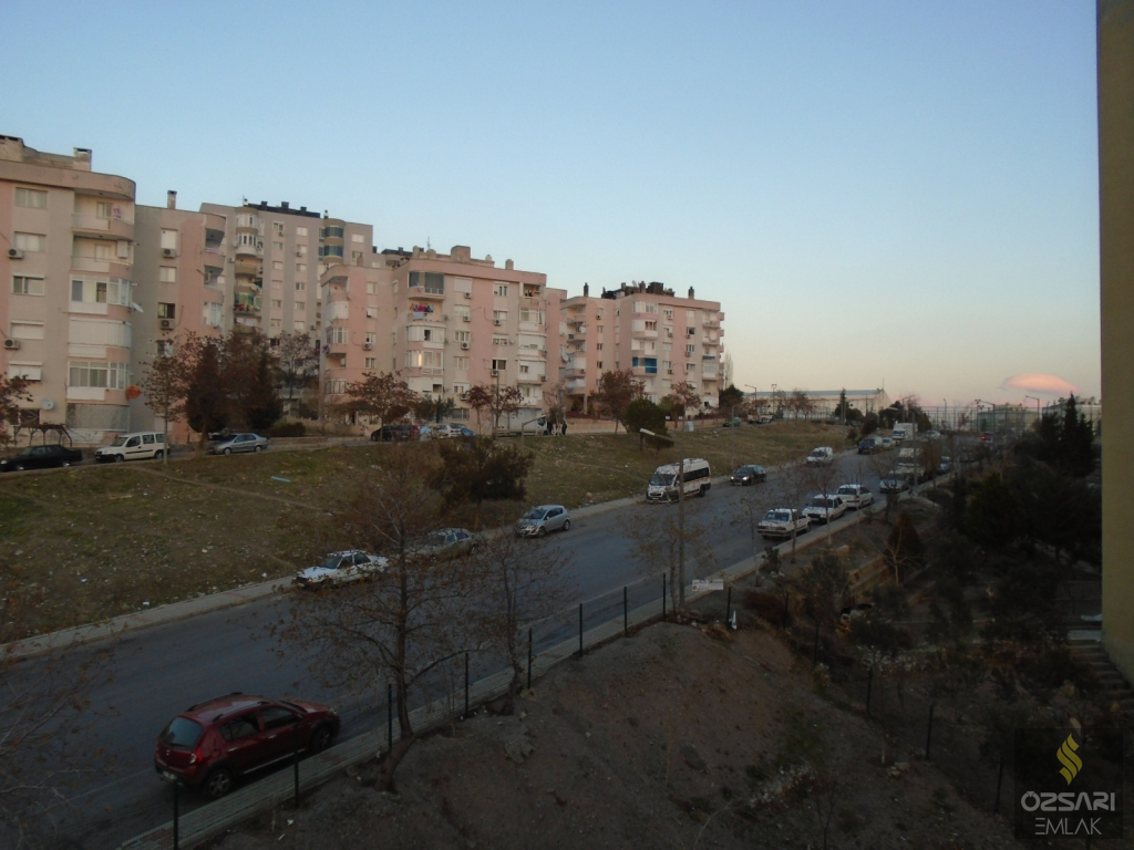 BORNOVA EVKA 4 MAHALLESİNDE FULL EŞYALI DOĞALGAZLI KLİMALI KİRALIK DAİRE