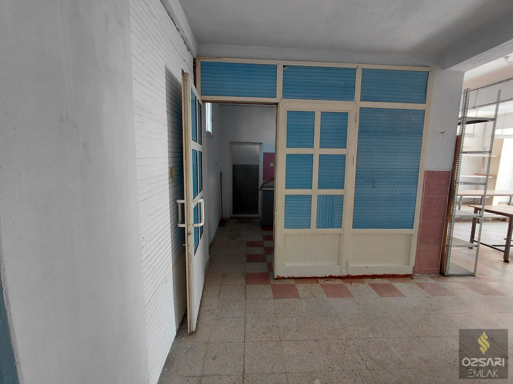 BORNOVA İNÖNÜ MAHALLESİNDE HER İŞE UYGUN KULLANIŞLI FERAH DÜKKAN