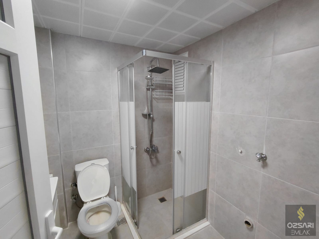 BORNOVA EVKA 1+1 DOĞALGAZLI YAPILI KAPALI MUTFAK KİRALIK DAİRE