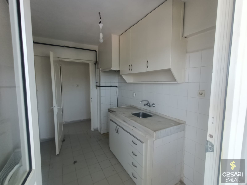 BORNOVA EVKA 4  MİGROS KARŞISI 2+1 DOĞALGAZLI KİRALIK DAİRE