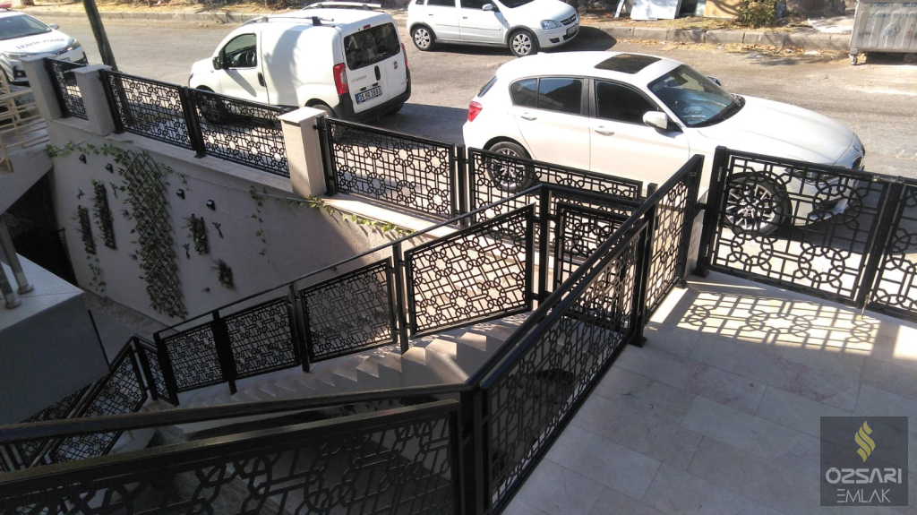 Bornova İnönü mah. 2+1 doğalgazlı klimalı,Deniz ve Bahçe manzaralı kiralık Daire