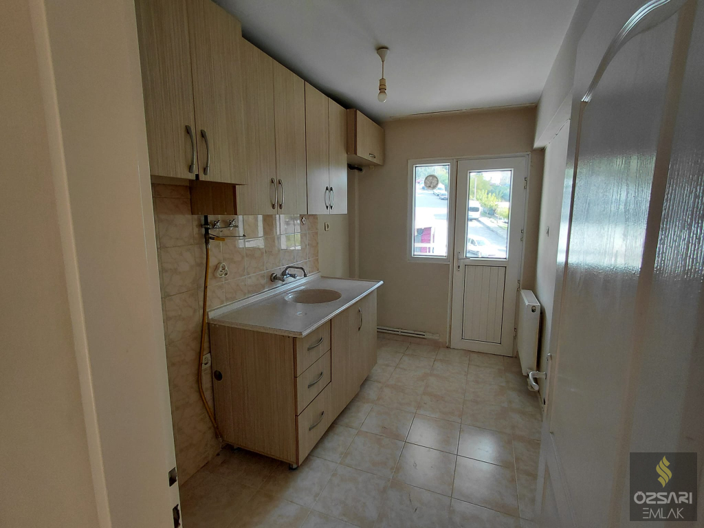 BORNOVA EVKA 4 3+1 YAPILI DOĞALGAZLI KİRALIK DAİRE