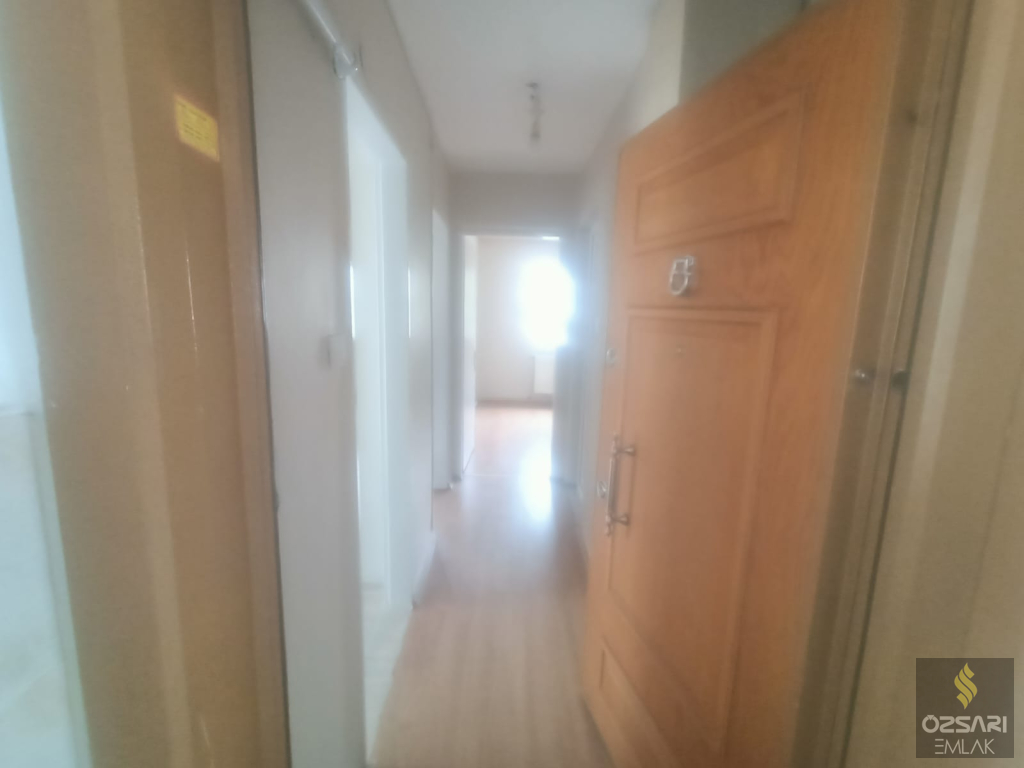 BORNOVA EVKA 1+1 DOĞALGAZLI YAPILI KAPALI MUTFAK KİRALIK DAİRE