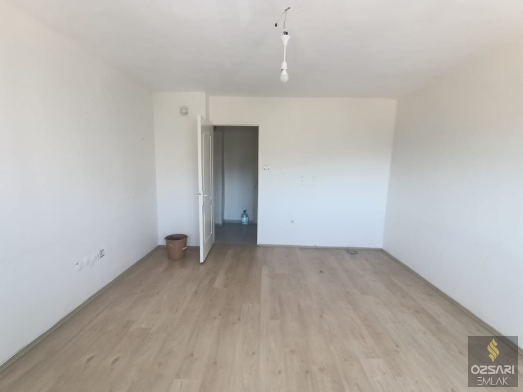 BORNOVA EVKA 4  MİGROS KARŞISI 2+1 DOĞALGAZLI KİRALIK DAİRE