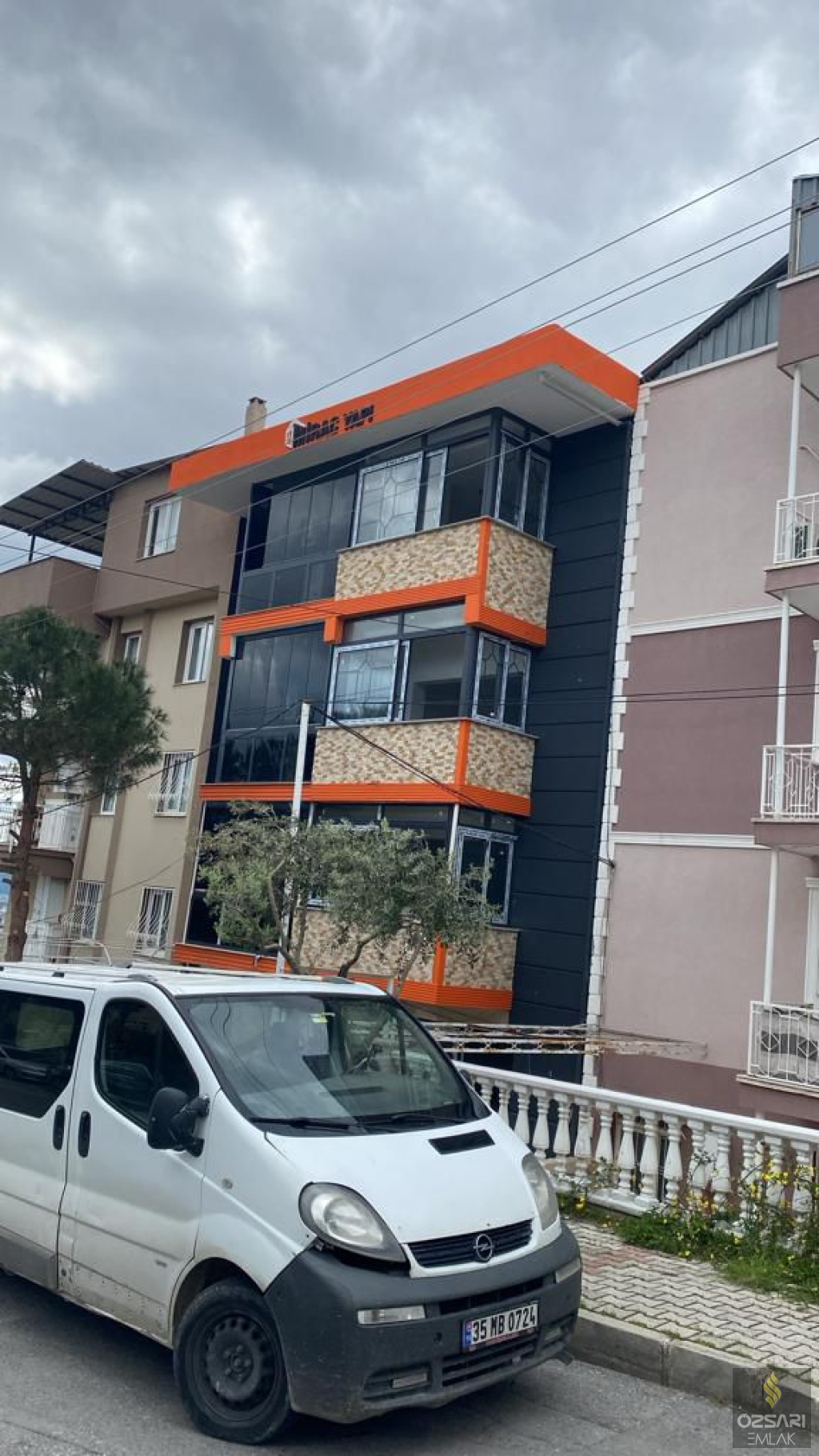 BORNOVA İNÖNÜ MAHALLESİNDE 4 KATLI SATILIK FIRSAT BİNA...