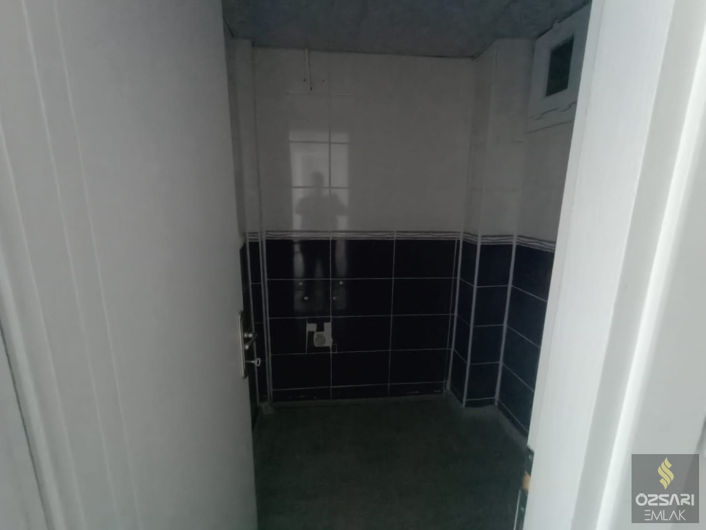 BORNOVA İNÖNU BARBAROS CADDESİNDE EGEYAŞAM EVLERİ SİTESİNDE 3+1FULL YAPILI DAİRE