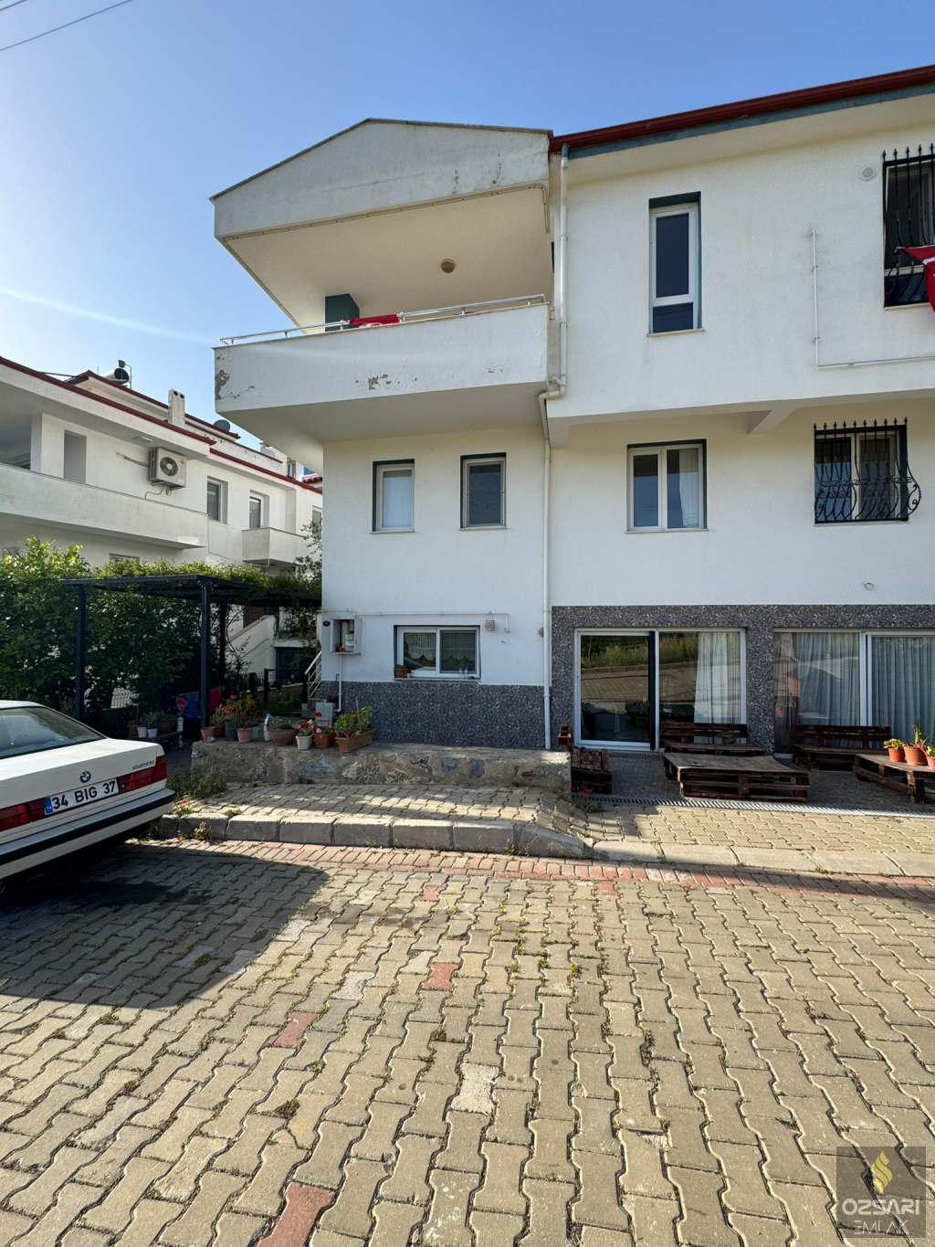VİLLALAR BÖLGESİNİN EN İYİ KONUMUNDAKİ ÖN SIRADAKİ TRİPLEKS VİLLA SATILIĞA ÇIKMI