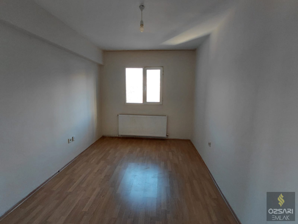 BORNOVA EVKA 4 3+1 GÜNEYCEPHE DOĞALGAZLI TEMİZ KİRALIK DAİRE
