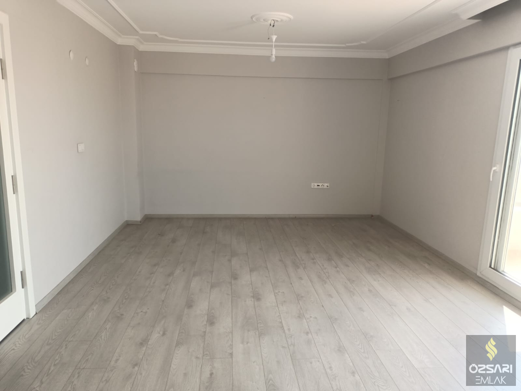 BORNOVA İNÖNU BARBAROS CADDESİNDE EGEYAŞAM EVLERİ SİTESİNDE 3+1FULL YAPILI DAİRE
