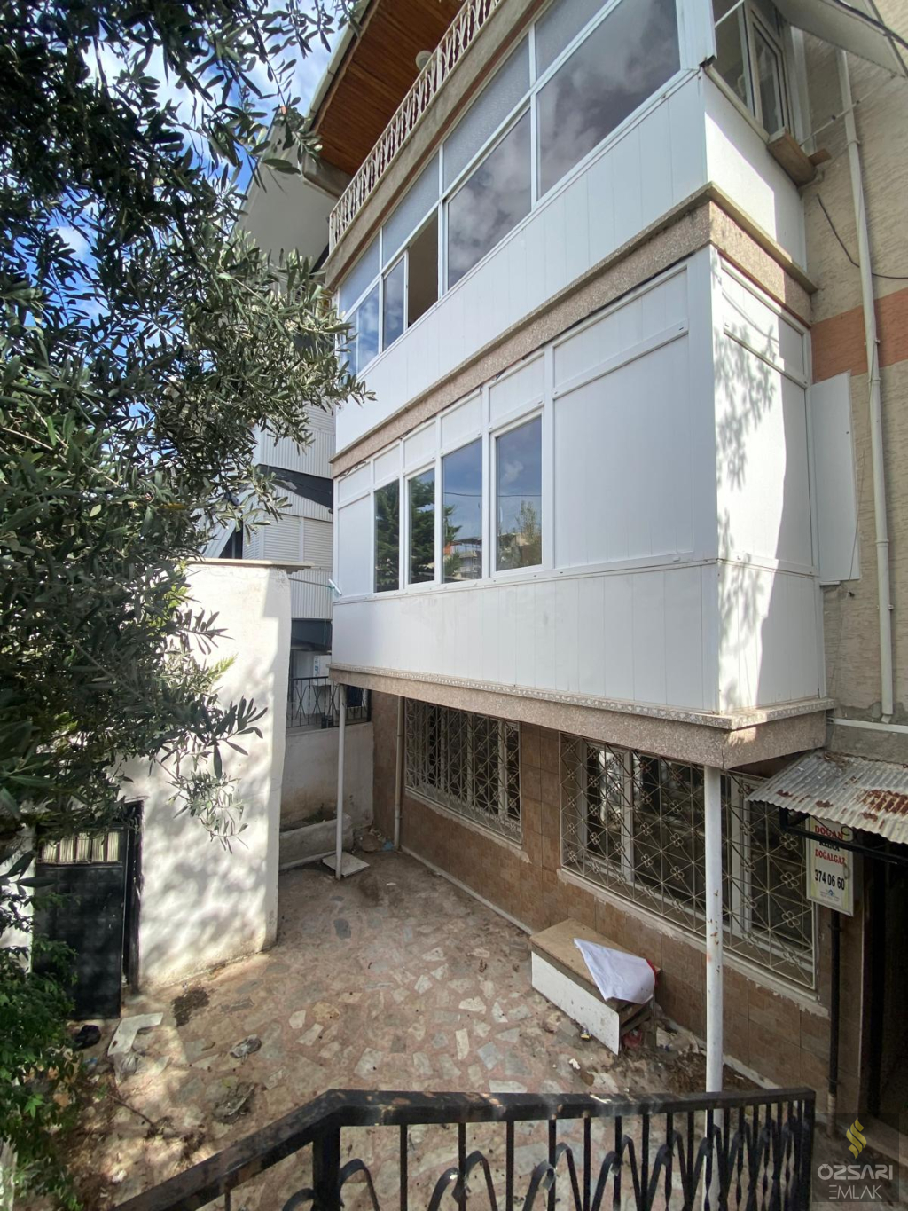 Bornova İnönü Mah. 4katlı 4daireli Komple Satılık Bina