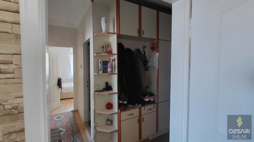 BUCA EVKA 1 DE DOĞALGAZLI ACİL SATILIK FIRSAT DAİRE