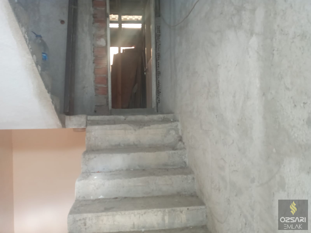 ALTINDAĞDA RESMİ İKİ KAT İMARLI SATILIK BİNA