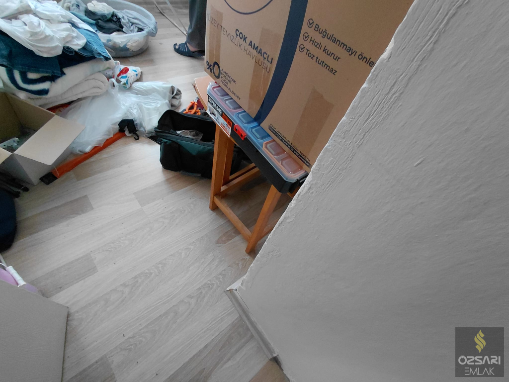 BORNOVA EVKA 4 DE 1+1 FİYATINA 2+1 KAPALI MUTFAK GÜNEY CEPHE SATILIK DAİRE