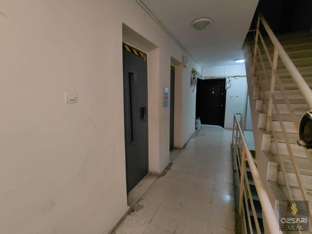 BORNOVA EVKA4 2+1 DOĞALGAZLI FERAH KİRALIK DAİRE