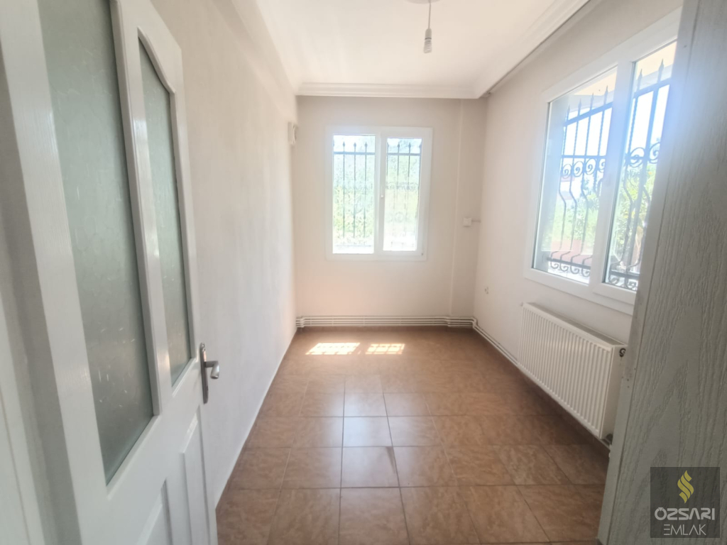 BORNOVA İNÖNÜ MAHALLESİNDE 2+1 DOĞALGAZLI KİRALIK DAİRE