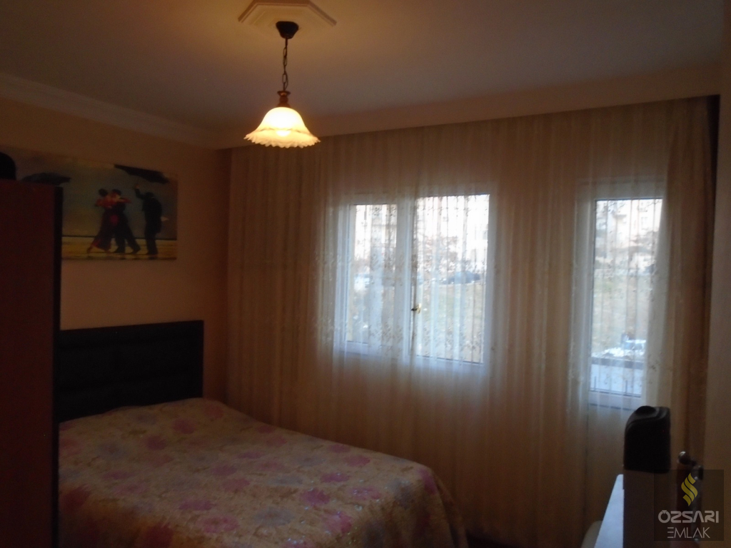 BORNOVA EVKA 4 MAHALLESİNDE FULL EŞYALI DOĞALGAZLI KLİMALI KİRALIK DAİRE