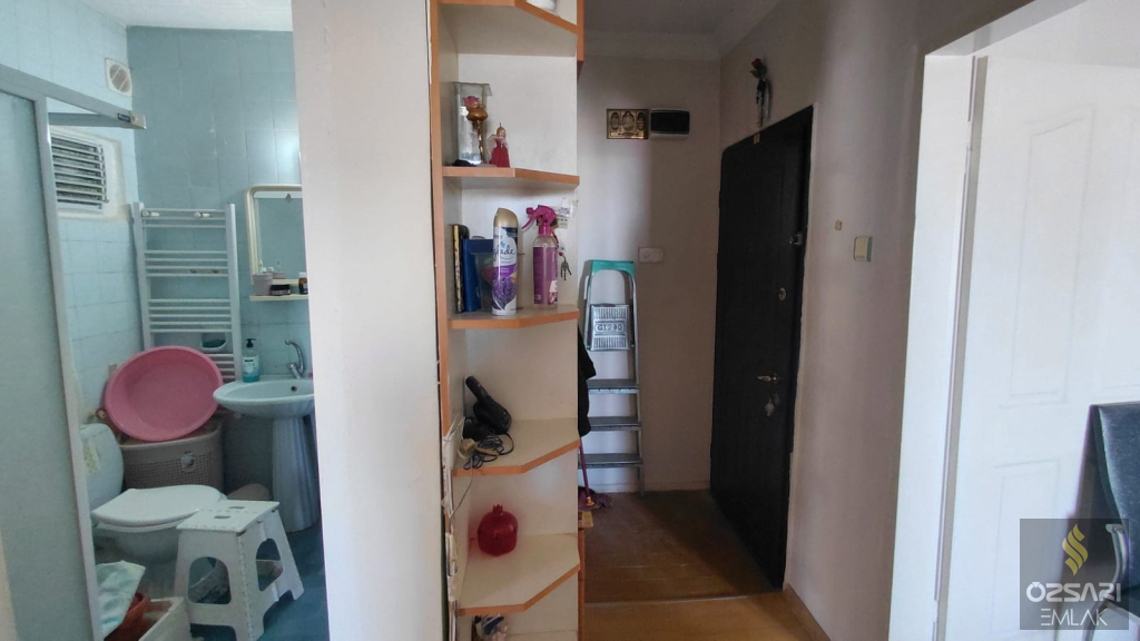 BUCA EVKA 1 DE DOĞALGAZLI ACİL SATILIK FIRSAT DAİRE