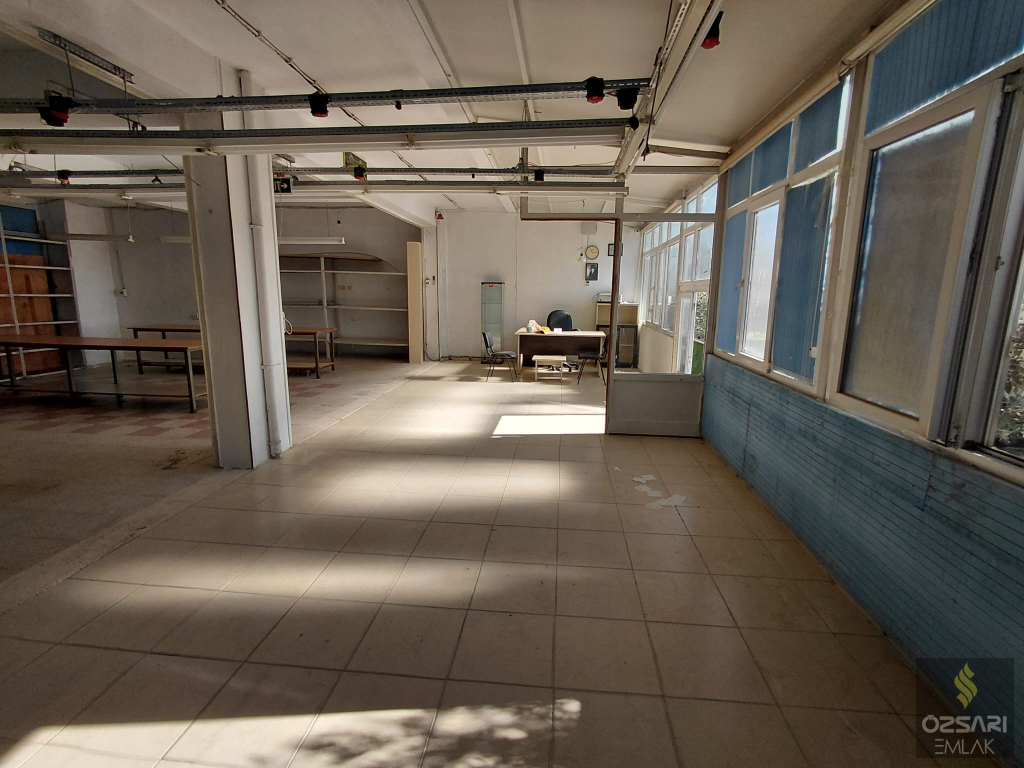 BORNOVA İNÖNÜ MAHALLESİNDE HER İŞE UYGUN KULLANIŞLI FERAH DÜKKAN